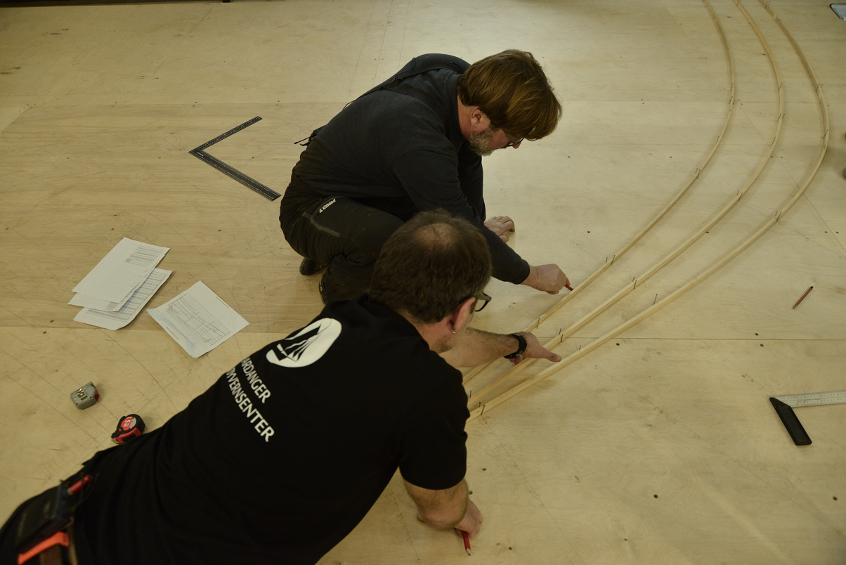 чертим линии шпангоутов