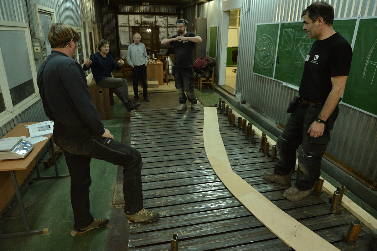 шаблон на столе