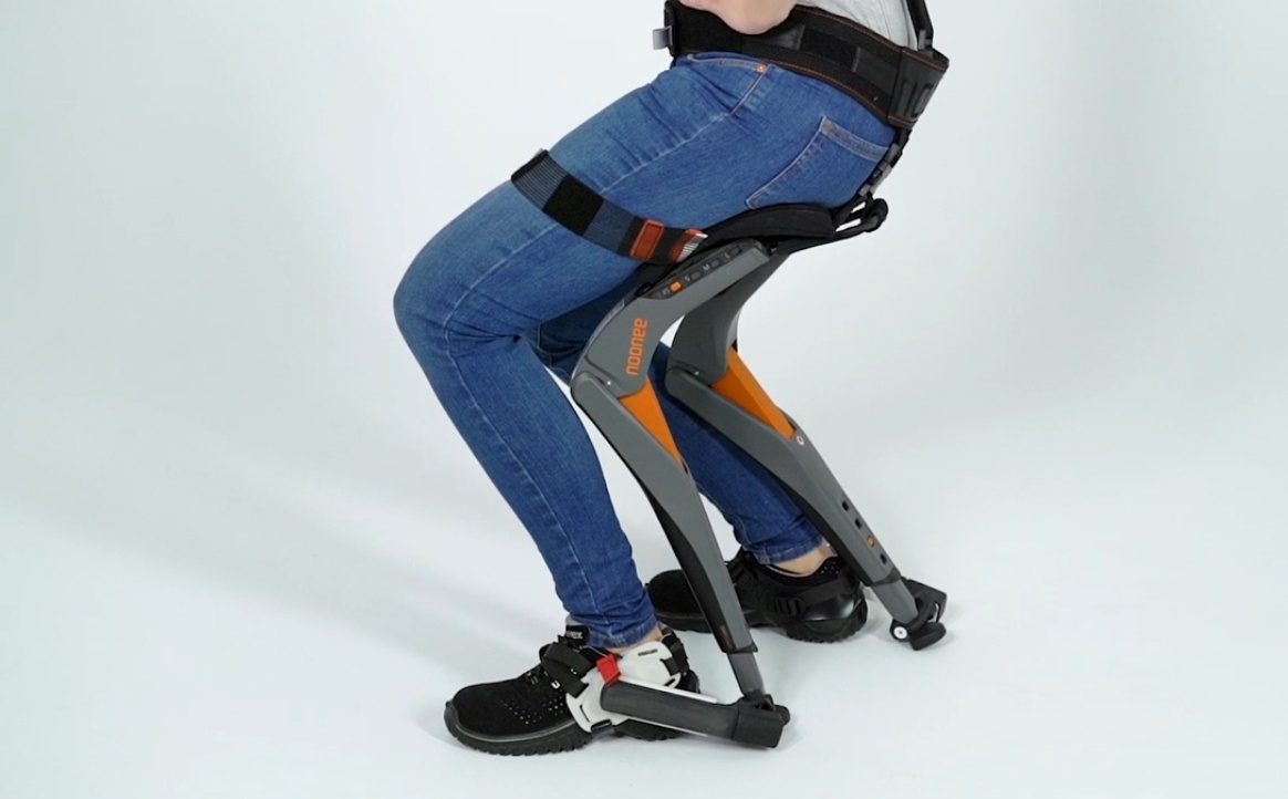 Швейцарская компания Noonee анонсировала шагающий стул Chairless Chair 2.0 - 4