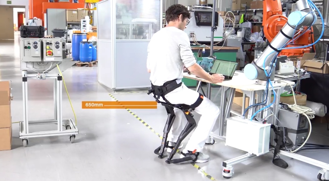 Швейцарская компания Noonee анонсировала шагающий стул Chairless Chair 2.0 - 1