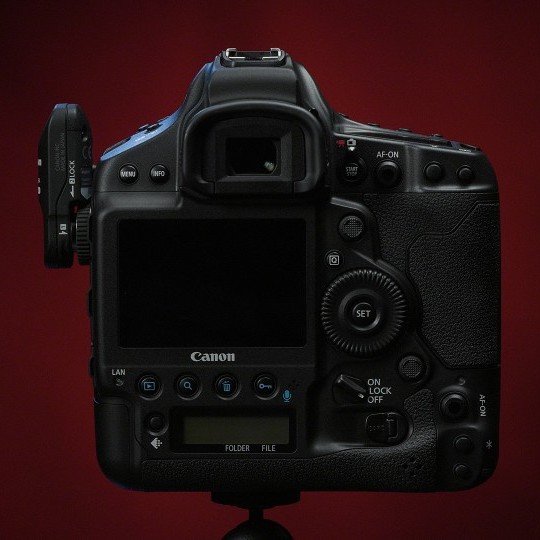 Зеркальная камера Canon EOS-1D X Mark III может быть представлена в течение ближайших 30 дней