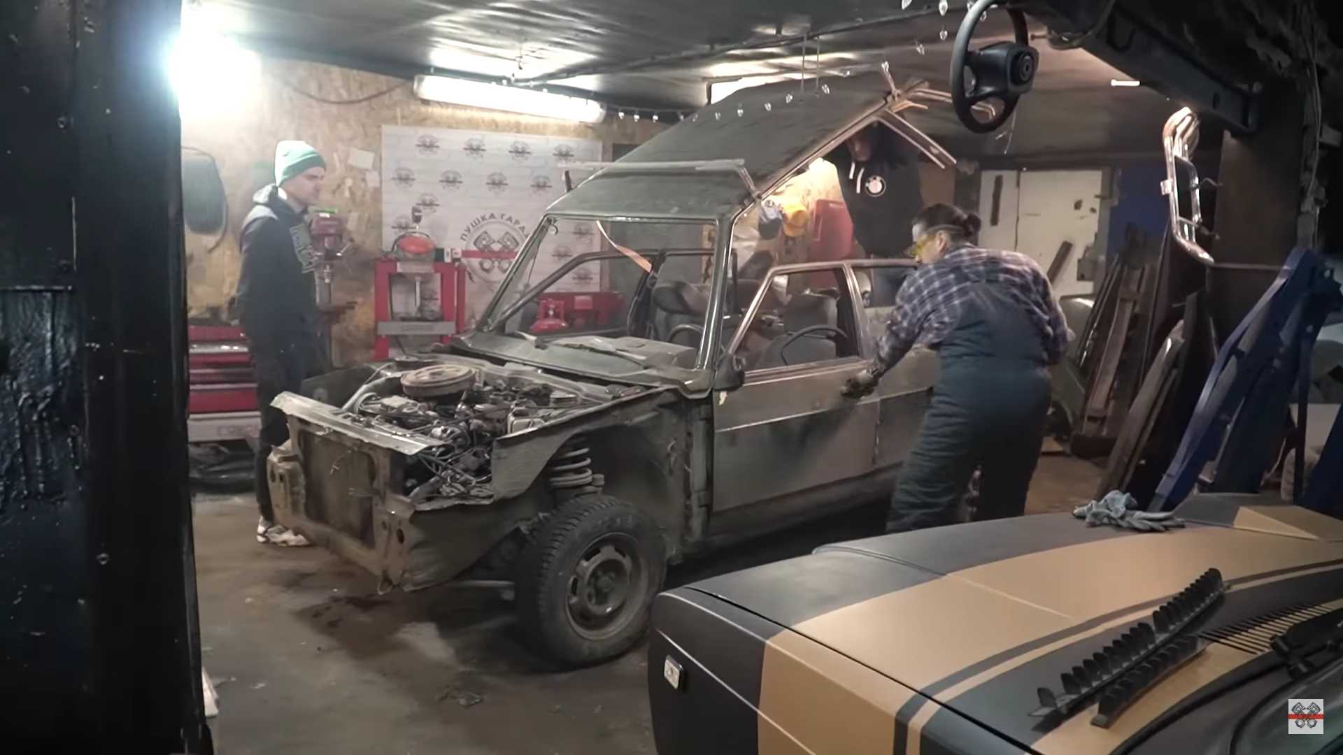 На МКАД заметили реплику Tesla Cybertruck. Как оказалось, это кастомизированный… ВАЗ 2109 - 4 На МКАД заметили реплику Tesla Cybertruck. Как оказалось, это кастомизированный… ВАЗ 2109 - 4