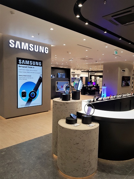Samsung открыла самый большой флагманский магазин в Москве