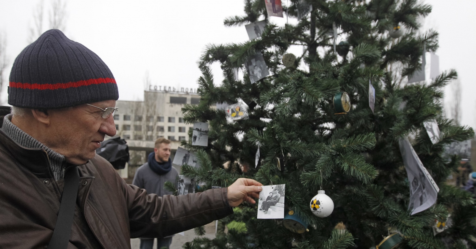 В Припяти впервые за 33 года установили новогоднюю ель
