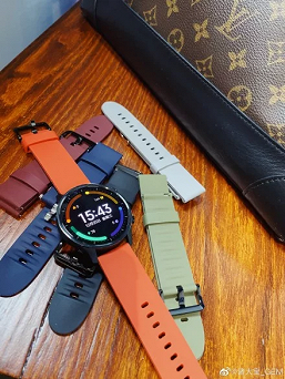 Xiaomi Watch Color на живых фото со сменными ремешками