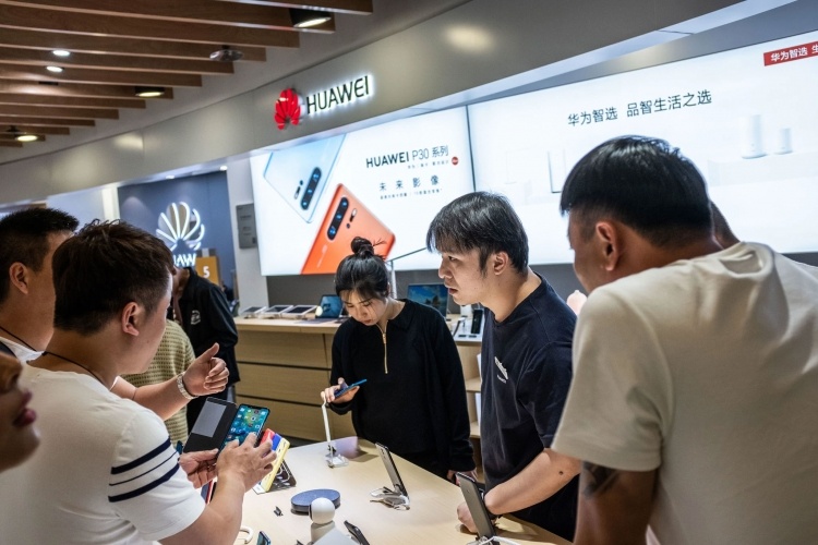 Huawei демонстрирует уверенный рост, но ожидает трудностей в 2020 году