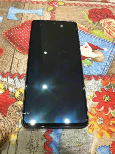 Samsung Galaxy Note10 Lite позирует вживую на новых фото