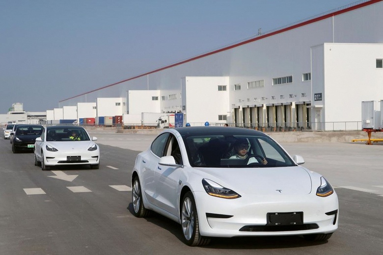 Tesla удалось выполнить годовой план поставок электромобилей