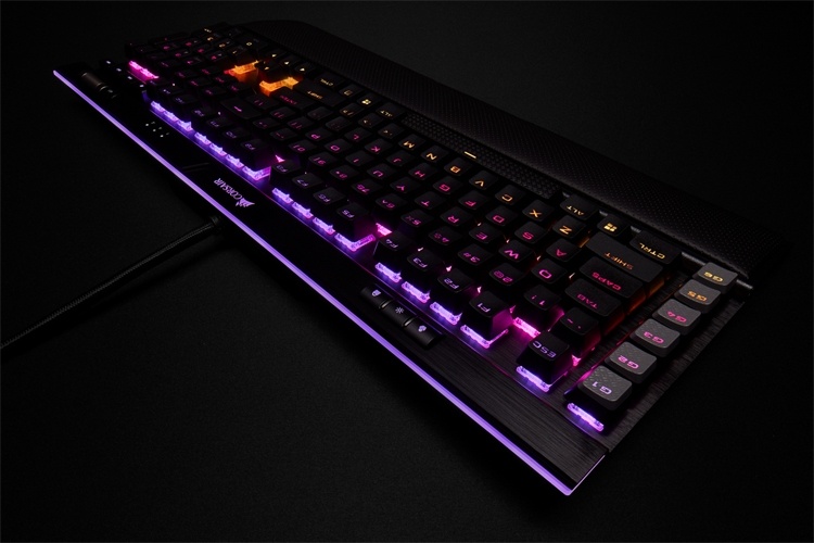 Corsair K95 RGB Platinum XT: клавиатура с индивидуальной RGB-подсветкой кнопок