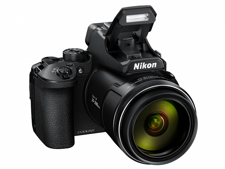 Камера Nikon Coolpix P950 оказалась тяжелее и дороже предшественницы