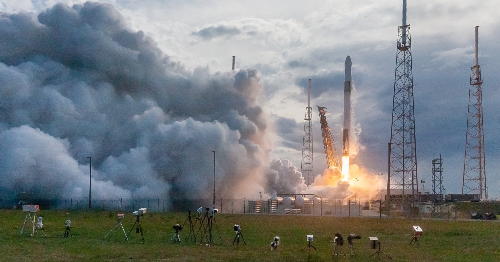 Зачем SpaceX решил взорвать ракету над океаном Зачем SpaceX решил взорвать ракету над океаном