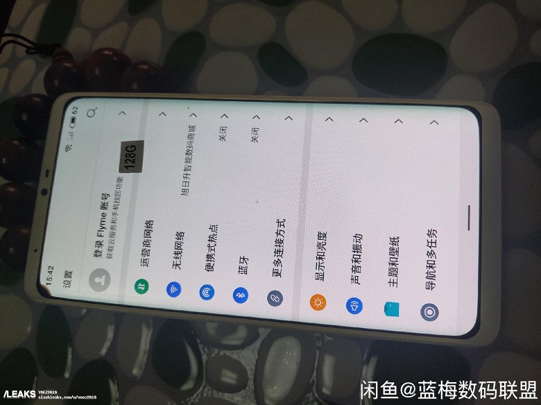 Meizu без кнопок и вырезов на живых фото - 1 Meizu без кнопок и вырезов на живых фото