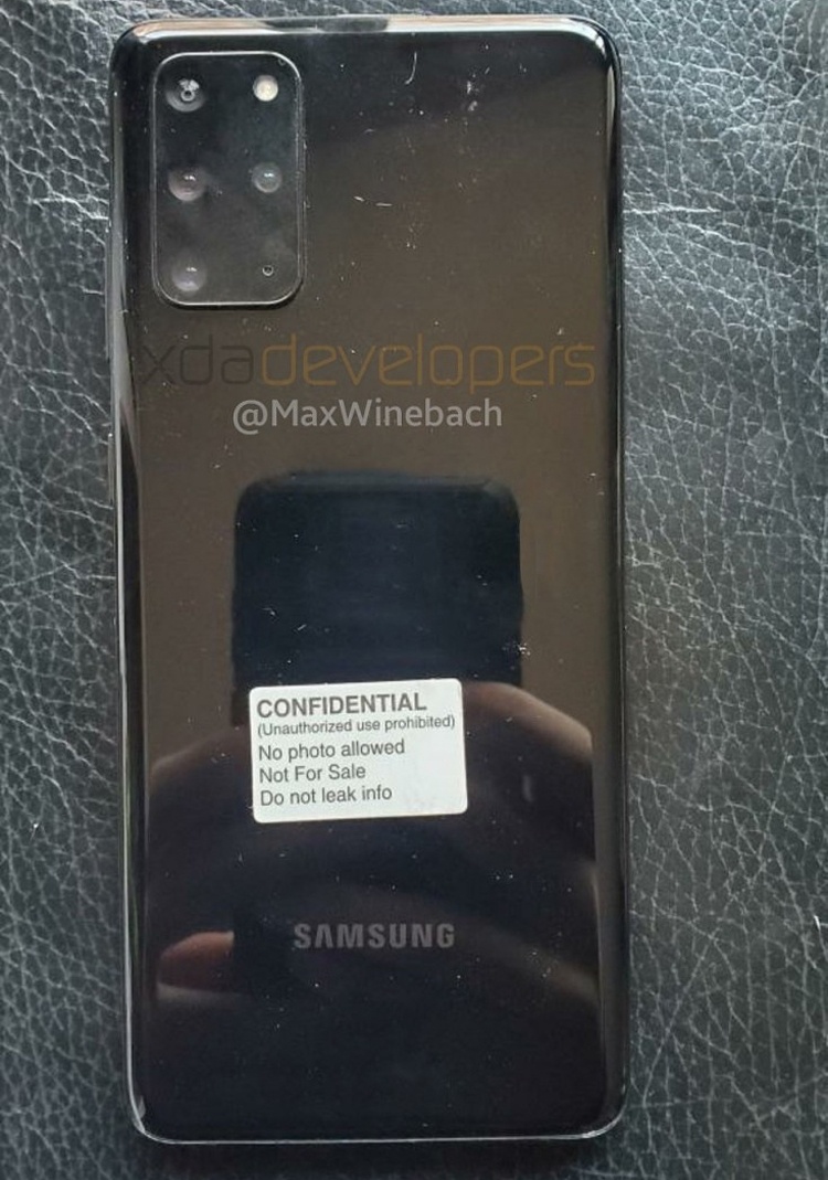 Флагманский смартфон Samsung Galaxy S20+ красуется на «живых» фотографиях