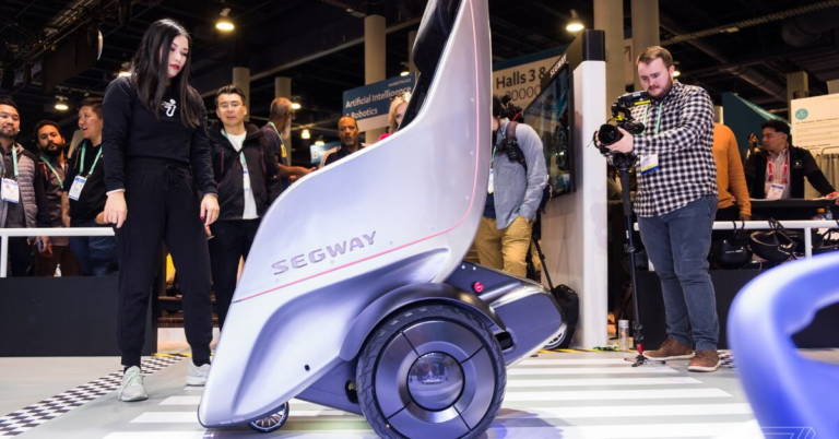 Журналист сломал прототип электрокресла Segway S-Pod во время тестирования на выставке CES 2020 - 3