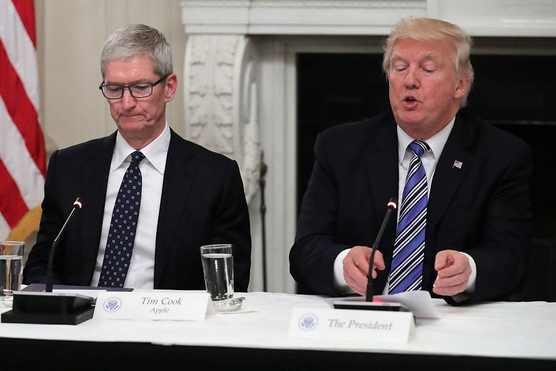 Мы вам постоянно помогаем, а вы&hellip; Трамп обиделся на Apple