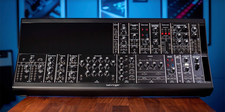Behringer продолжает клонировать известные синтезаторы Moog и Roland - 1 Behringer продолжает клонировать известные синтезаторы Moog и Roland