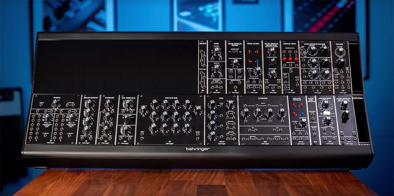 Behringer продолжает клонировать известные синтезаторы Moog и Roland