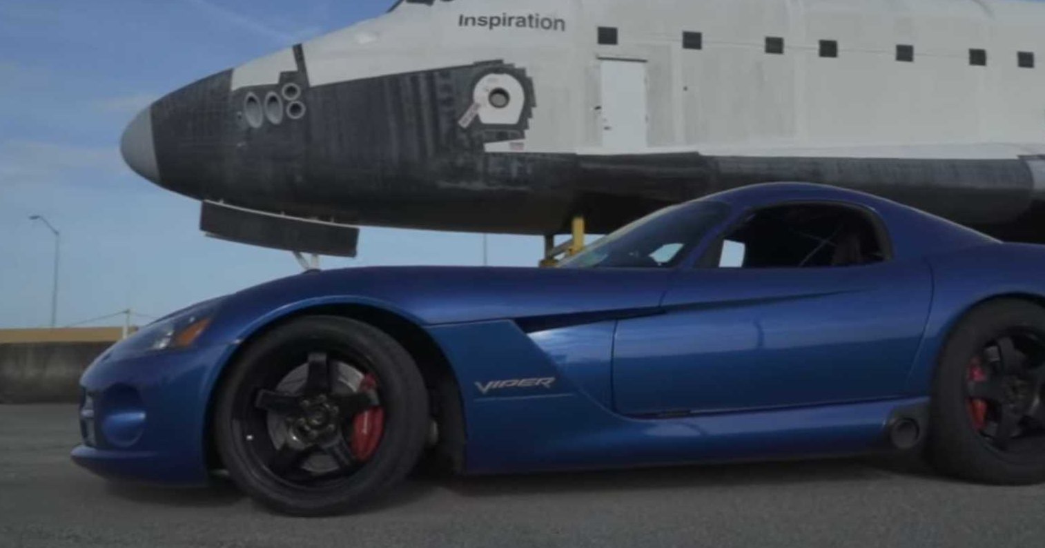 10 лошадиных сил скорость. Dodge Viper 2000 лошадиных сил. Луи Шевроле рекорд скорости. Машина 400 лошадиных сил. Dodge Viper рекорд по скорости.