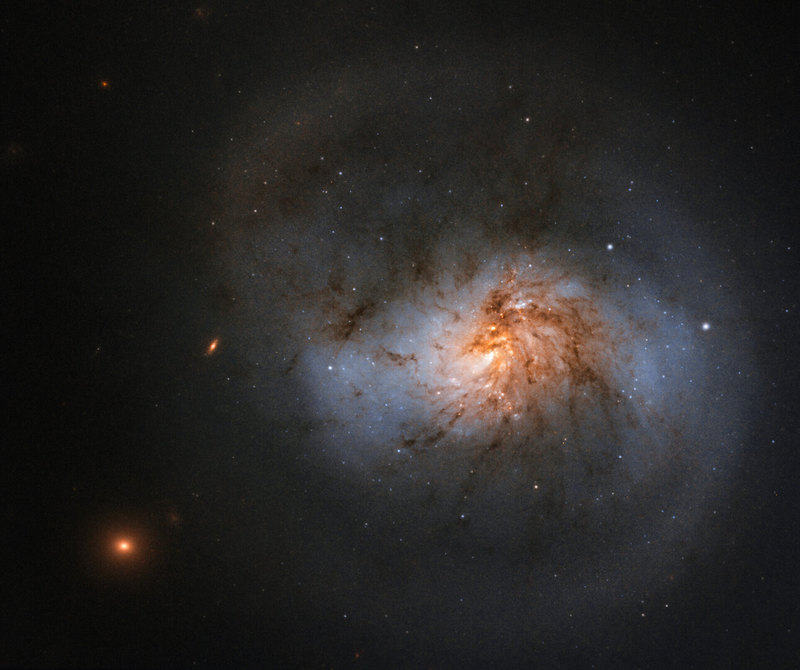 «Хаббл» получил удивительный снимок спиральной галактики с перемычкой