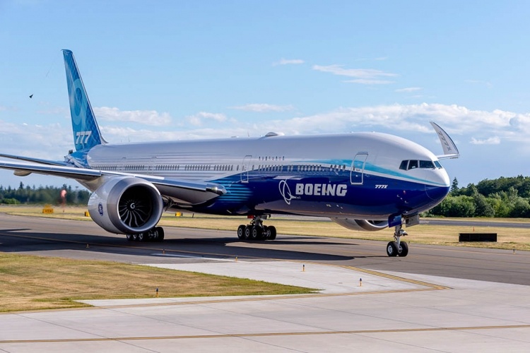 Самолёт Boeing 777X со складными крыльями совершил первый испытательный полёт