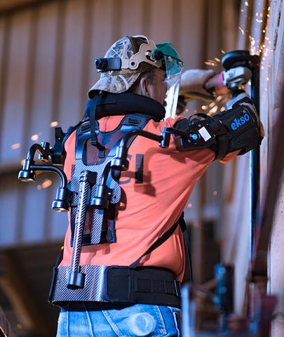 Новости машинного обучения. Выпуск 8 - 1 EksoVest экзоскелет