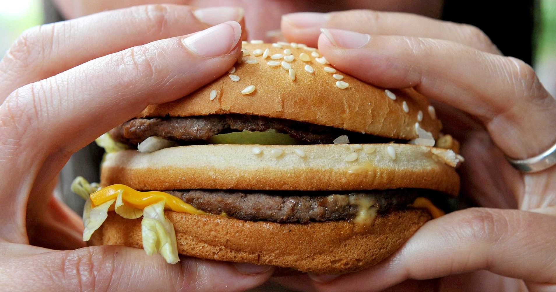 Пища кажется вкуснее, если есть её руками Пища кажется вкуснее, если есть её руками