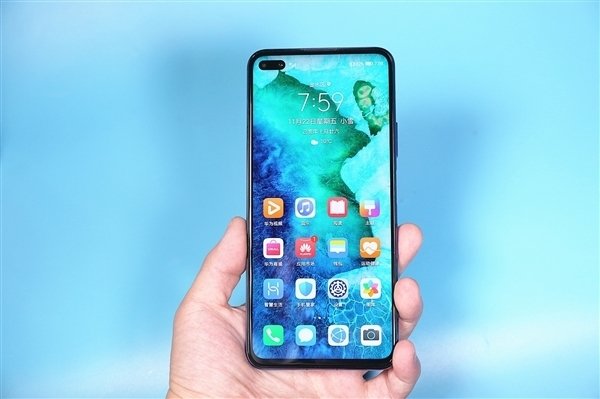 Новый хит Honor V30 стремительно дешевеет у себя на родине