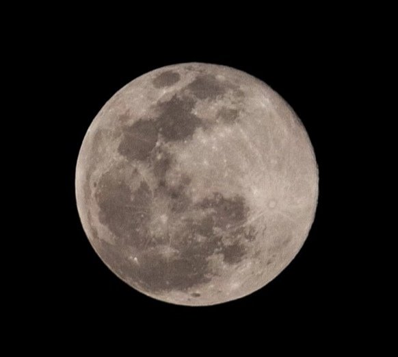 Huawei P30 Pro заткнули за пояс при съемке Луны - 2 Huawei P30 Pro заткнули за пояс при съемке Луны