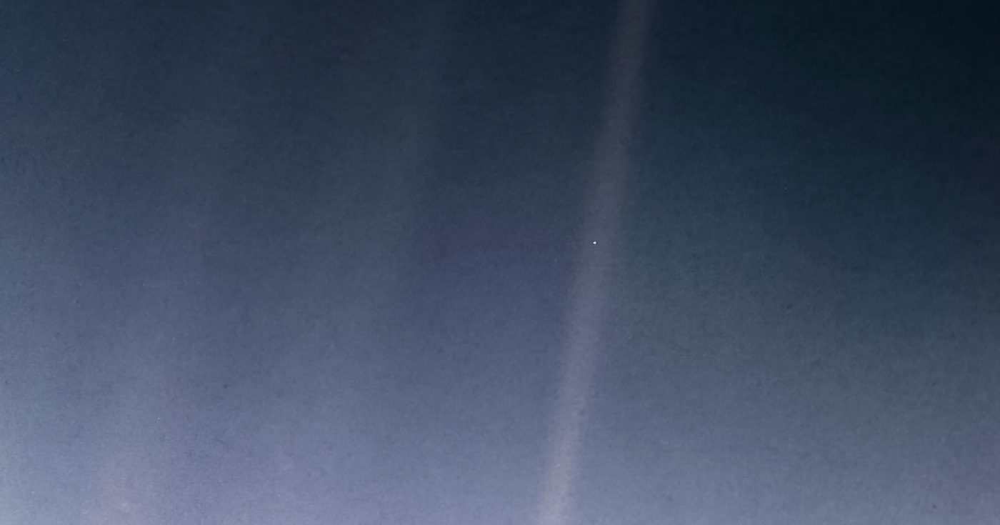 NASA обновило легендарный снимок Земли, сделанный «Вояджером-1»