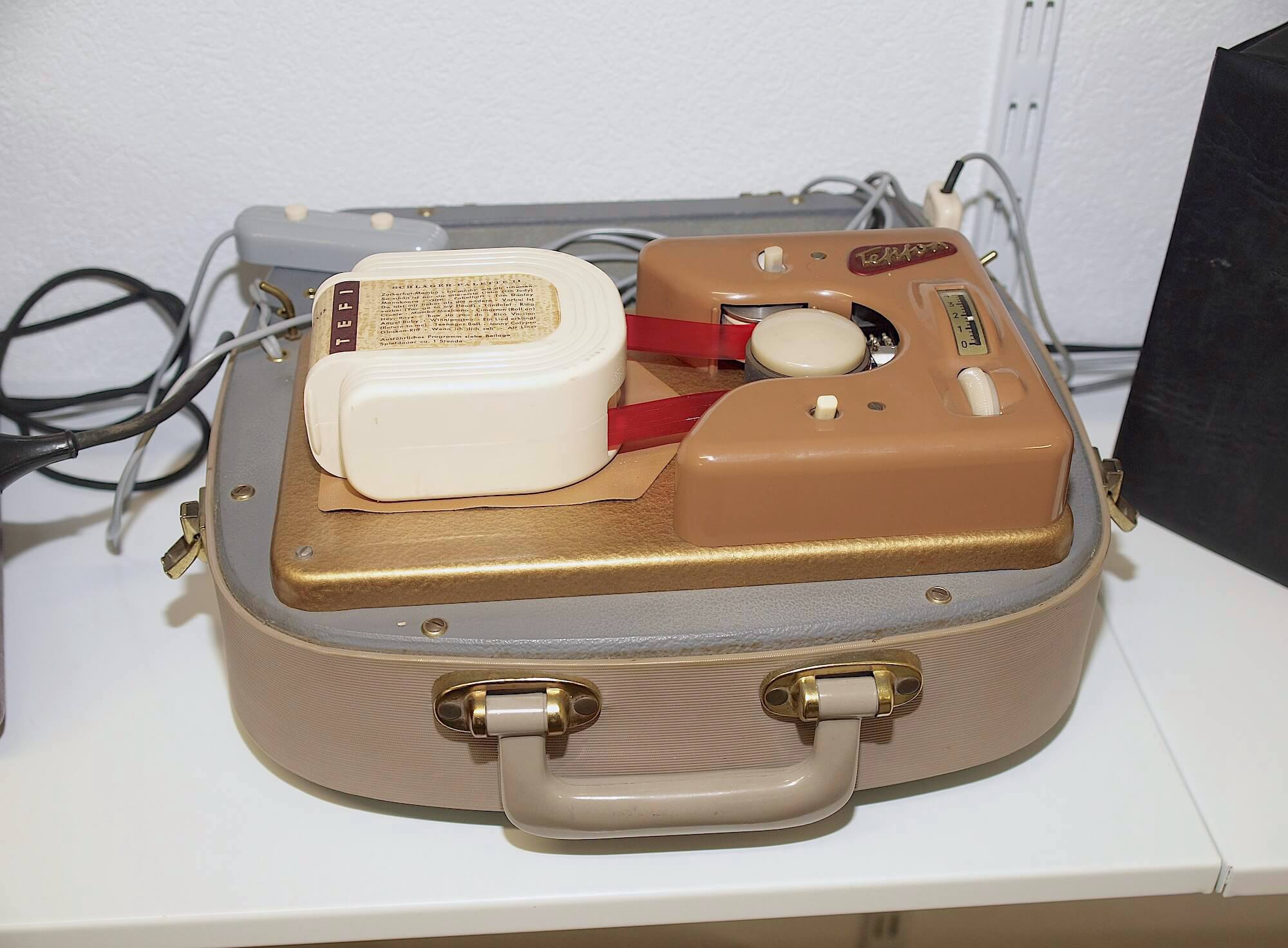 Чтение на выходные: 10 материалов про аудиогаджеты — от советских автомагнитол до вилки с шумоподавлением - 2 Чтение на выходные: 10 материалов про аудиогаджеты — от советских автомагнитол до вилки с шумоподавлением - 2