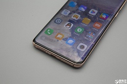 Xiaomi Mi 10 Pro в жемчужно-белом цвете впервые позирует в высоком разрешении - 3 Xiaomi Mi 10 Pro в жемчужно-белом цвете впервые позирует в высоком разрешении