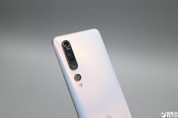 Xiaomi Mi 10 Pro в жемчужно-белом цвете впервые позирует в высоком разрешении - 6 Xiaomi Mi 10 Pro в жемчужно-белом цвете впервые позирует в высоком разрешении