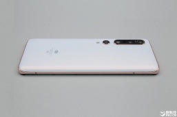 Xiaomi Mi 10 Pro в жемчужно-белом цвете впервые позирует в высоком разрешении - 9 Xiaomi Mi 10 Pro в жемчужно-белом цвете впервые позирует в высоком разрешении