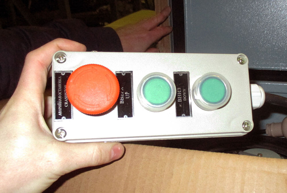 Импортозамещение и судостроение - 7 Пластмассовый пульт от лебёдки дешёвого забортного трапа