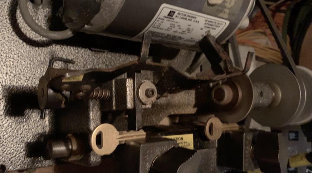 Конференция DEFCON 27. Изготовление дубликатов механических ключей с ограниченным доступом. Часть 1 - 3 Конференция DEFCON 27. Изготовление дубликатов механических ключей с ограниченным доступом. Часть 1 - 3