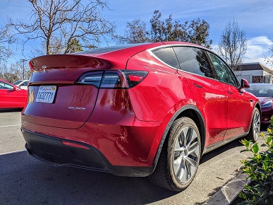 Найди 10 отличий. Tesla Model Y рядом с Model 3