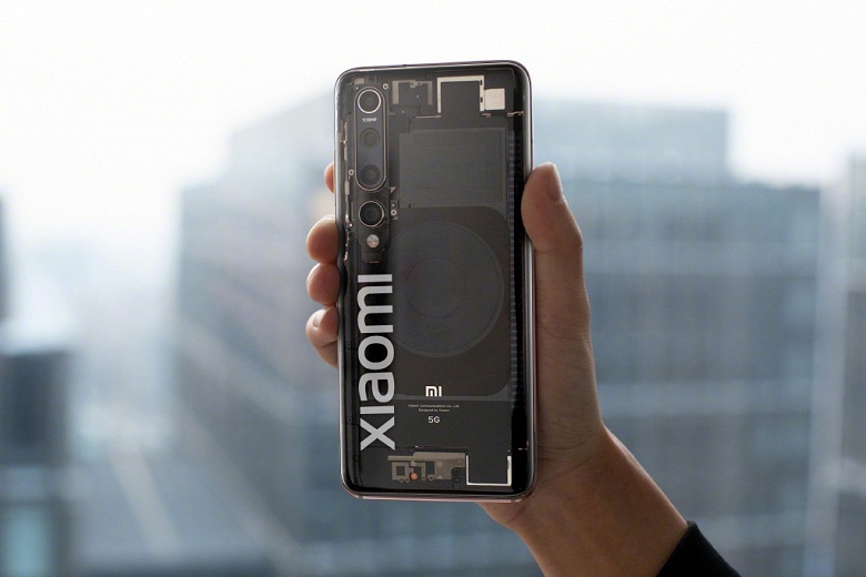 Прозрачный Xiaomi Mi 10 Explorer Edition вживую выглядит действительно впечатляюще