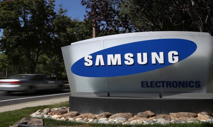 В фирменных салонах Samsung можно бесплатно дезинфицировать смартфоны, смарт-часы и наушники