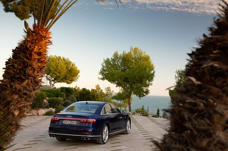 В России выходит спортивный седан Audi S8 - 5 В России выходит спортивный седан Audi S8