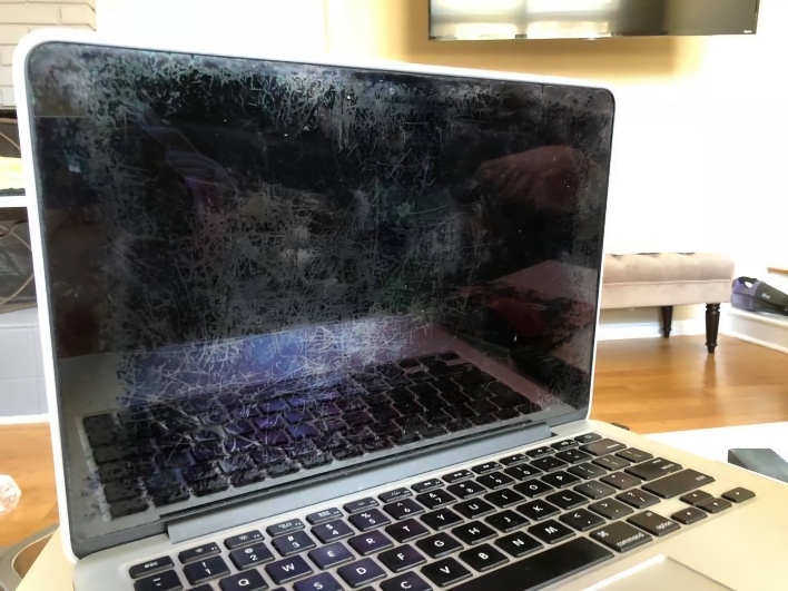 Apple признала дефект антибликового покрытия в ноутбуках MacBook Air с дисплеем Retina