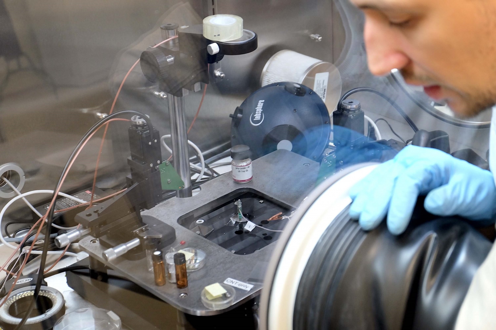 Фотоэкскурсия: что делают в лаборатории гибридной нанофотоники и оптоэлектроники Нового физтеха ИТМО - 14