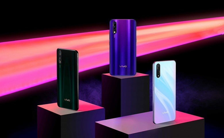 Samsung сместили уже на третье место на важнейшем рынке смартфонов. Лидируют Xiaomi и Vivo