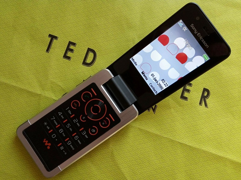 Прототип отменённого мобильного телефона Sony Ericsson W707 с тремя экранами всплыл на eBay - 1 Прототип отменённого мобильного телефона Sony Ericsson W707 с тремя экранами всплыл на eBay