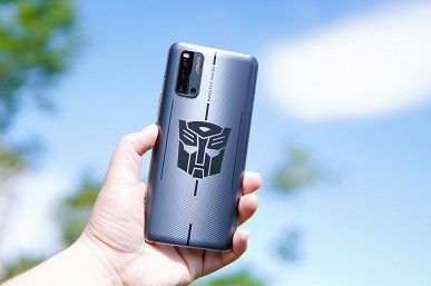 Для фанатов трансформеров. iQOO 3 5G Transformers Limited Edition выглядит весьма необычно