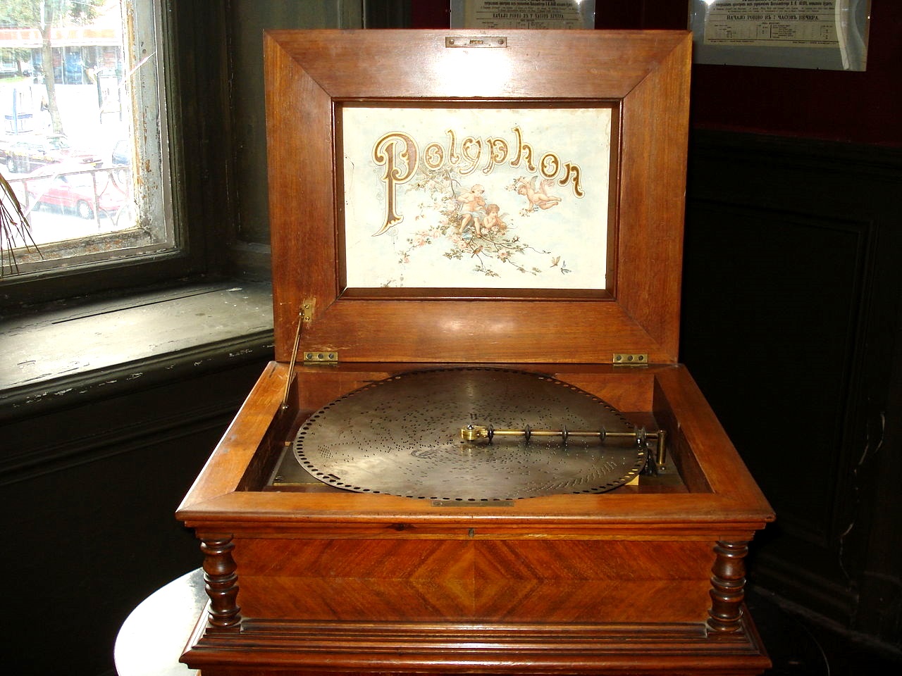 Как развивалось домашнее аудио — от песенных вечеров до первых механических проигрывателей - 2 Как развивалось домашнее аудио — от песенных вечеров до первых механических проигрывателей - 2