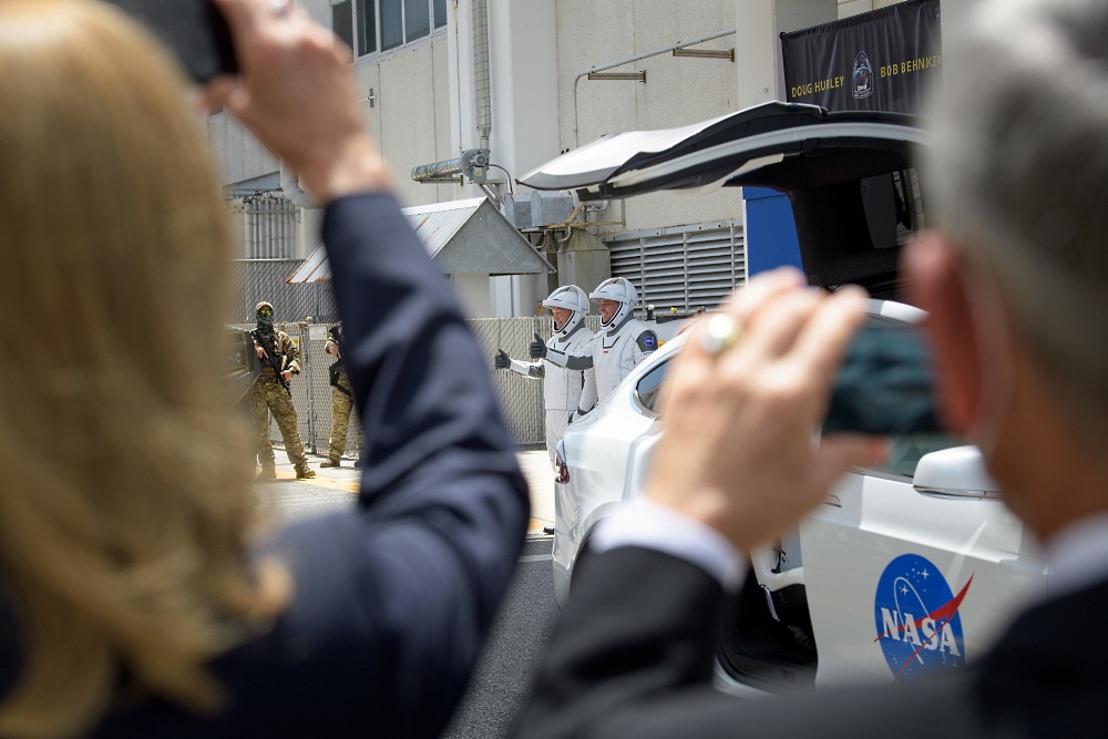 Полет Crew Dragon в фотографиях и видео - 3 Полет Crew Dragon в фотографиях и видео - 3