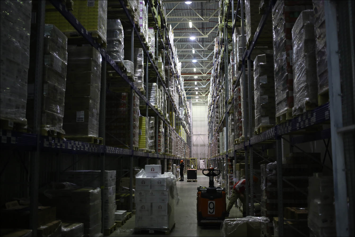 Как устроен склад алкоголя, и как нечеловекоподобный дрон может летать между бутылками - 10 Как устроен склад алкоголя, и как нечеловекоподобный дрон может летать между бутылками - 10