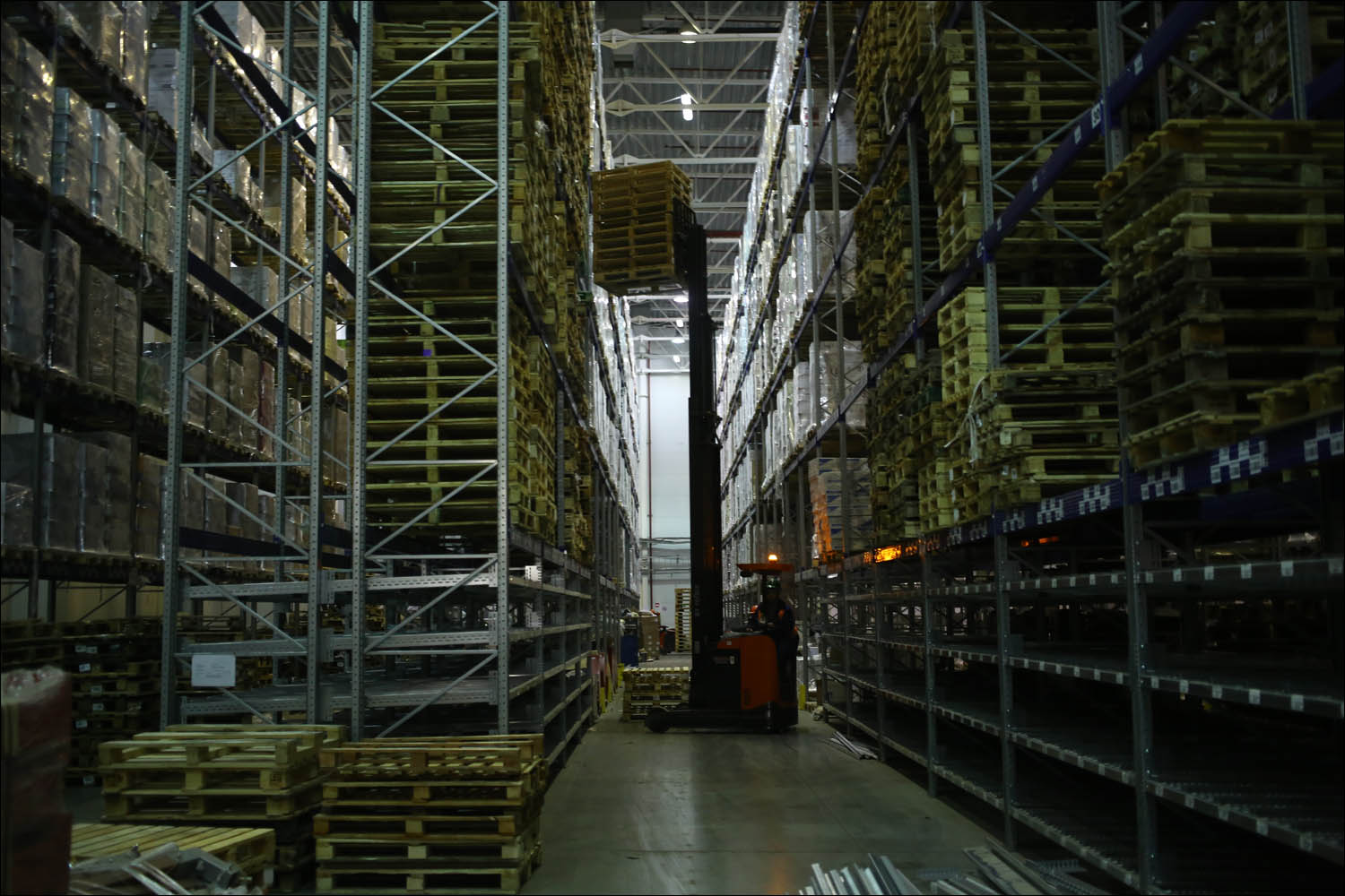 Как устроен склад алкоголя, и как нечеловекоподобный дрон может летать между бутылками - 11 Как устроен склад алкоголя, и как нечеловекоподобный дрон может летать между бутылками - 11