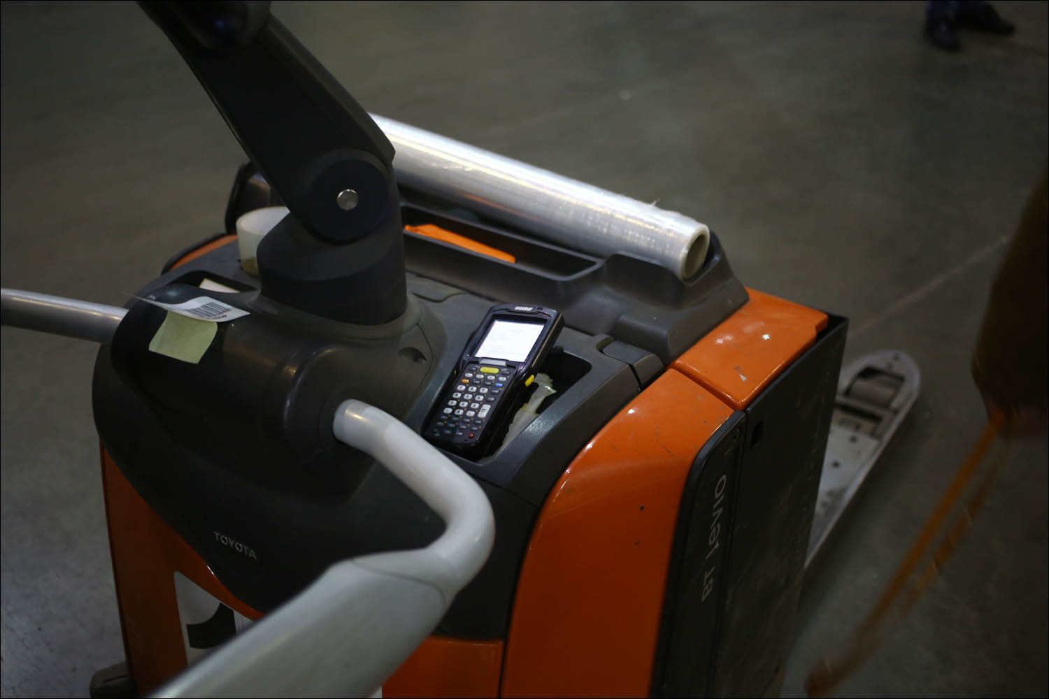 Как устроен склад алкоголя, и как нечеловекоподобный дрон может летать между бутылками - 13 Как устроен склад алкоголя, и как нечеловекоподобный дрон может летать между бутылками - 13