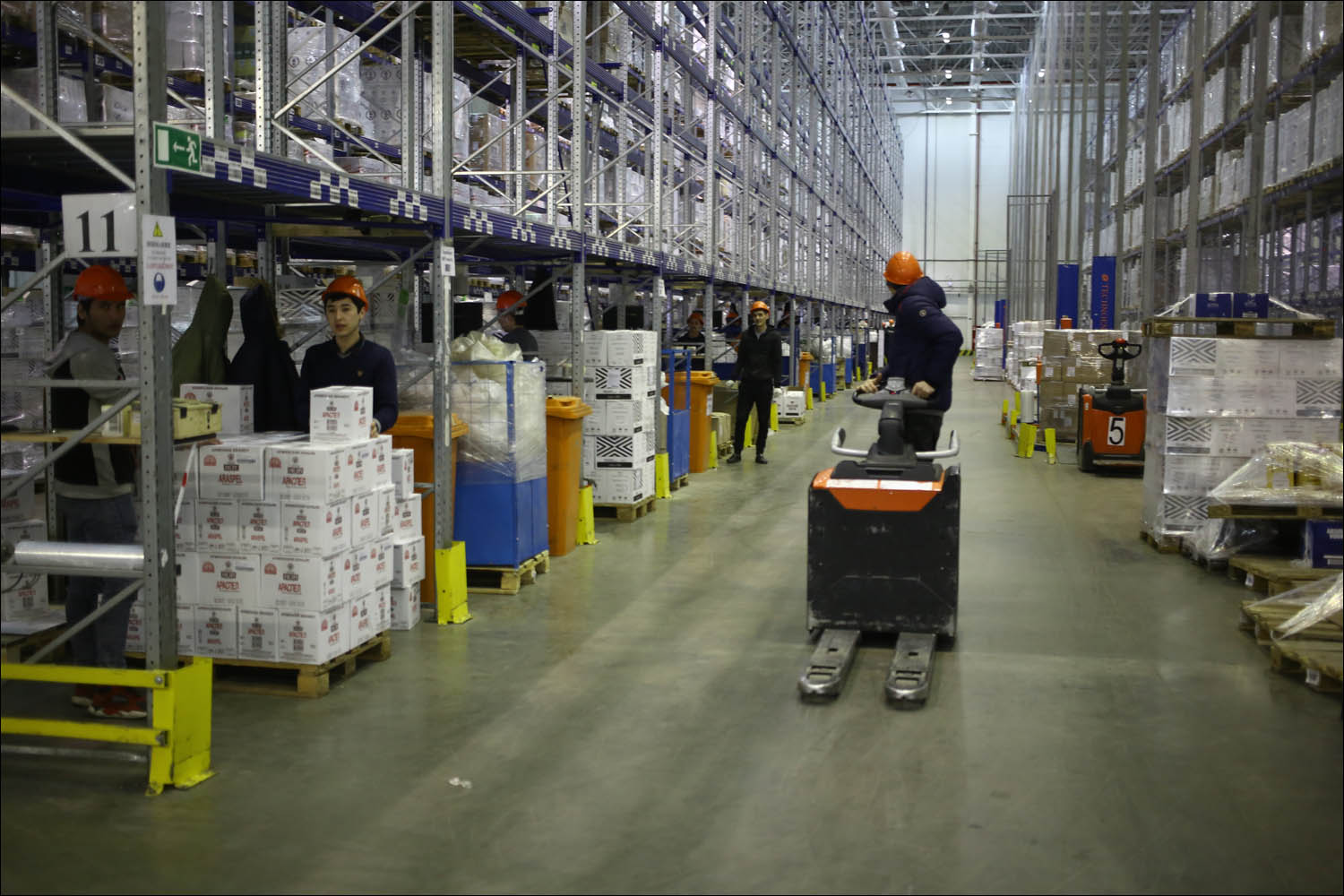 Как устроен склад алкоголя, и как нечеловекоподобный дрон может летать между бутылками - 16 Как устроен склад алкоголя, и как нечеловекоподобный дрон может летать между бутылками - 16